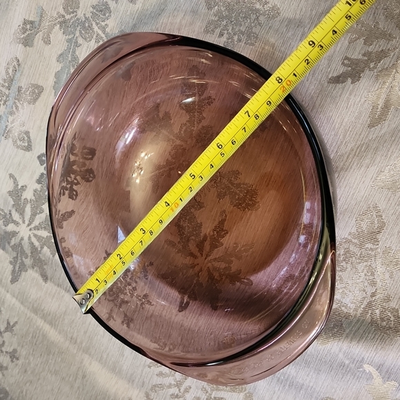 Pyrex purple 1.5 QT bowl with handles - Picture 7 of 9